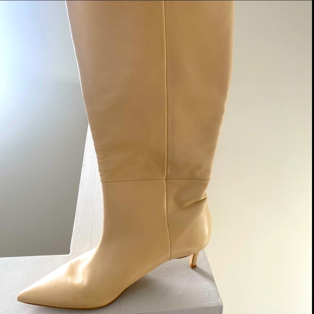 💯 Authentic Zara Knee Length Leather Boot.